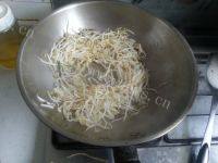 韭菜炒绿豆芽做法图解5)