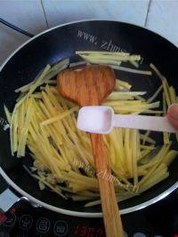 家常菜清炒土豆丝做法图解6)