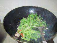 美美厨房之芹菜炒肉做法图解6)