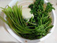 家常菜茼蒿炖豆腐做法图解1)