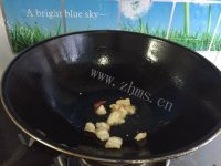 玉盘珍馐的香菇炒肉做法图解4)