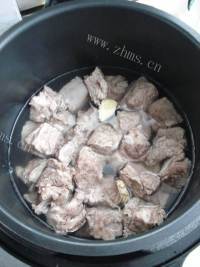 美味的浓香骨汤豆腐火锅做法图解3)