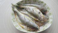美味的香酥小黄鱼做法图解2)