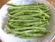 爽口干煸豇豆做法图解2)