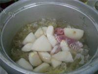 雪梨银耳瘦肉汤做法图解4)