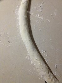 自制黑芝麻花卷做法图解6)