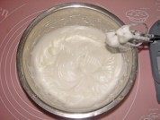 自制抹茶双色蛋糕做法图解2)