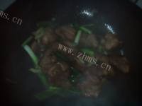 美味的蒜苗炒排骨做法图解5)