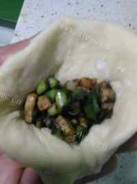 韭菜肉包做法图解8)