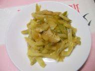 美味的榨菜肉丝汤做法图解1)