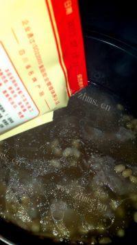 营养丰富的黄豆排骨汤做法图解8)
