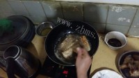 营养丰富的红烧带鱼做法图解3)