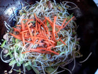 唇齿留香的豆芽炒肉做法图解8)