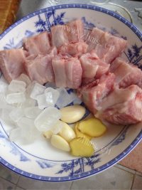 好吃的话梅排骨做法图解1)