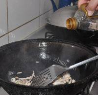 芸豆丝炒肉做法图解6)