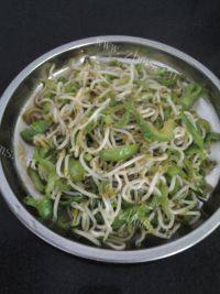 家常菜青椒炒绿豆芽