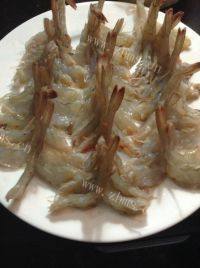 家有大厨之蒜蓉开背虾做法图解2)