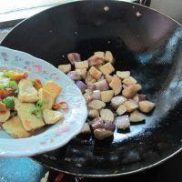 家常菜茄子烧豆腐做法图解11)