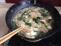诱人的菠菜鸡蛋面做法图解6)