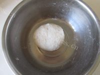 美味烤肉番茄披萨做法图解3)