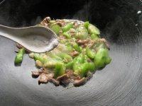 味道鲜美的肉片炒丝瓜