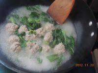 营养丰富的青菜肉丸汤