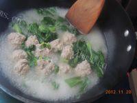 营养丰富的青菜肉丸汤