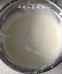 家常草莓酸奶慕斯蛋糕做法图解5)