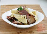 嫩滑腊肉焖春笋做法图解7)