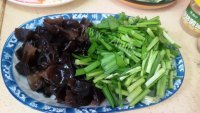 美味的农家韭香木耳鱼做法图解3)