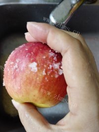 甜糯的苹果枣糯玉米做法图解2)