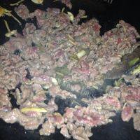 口感极佳的凉瓜炒牛肉做法图解9)