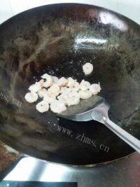 家常菜芦笋炒虾仁做法图解6)