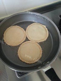 美味的芹菜猪肉馅饼做法图解10)