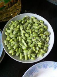 毛豆炒肉丝自制做法图解1)