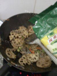 香辣的素炒藕片做法图解6)
