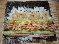 金枪鱼紫菜包饭做法图解9)