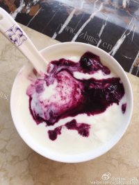 爽口的蓝莓酱酸奶做法图解8)