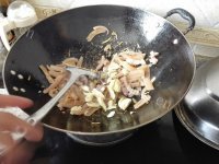 美味佳肴般的爆炒鱿鱼做法图解6)