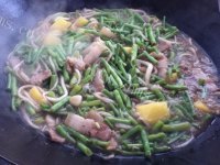 美味酱香炖豇豆做法图解12)