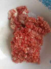 喷香的洋葱牛肉饼做法图解2)
