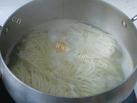 美味的西红柿鸡蛋面做法图解6)