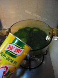 美味的菠菜鱼丸汤做法图解9)