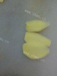 美味的玉米山药排骨汤做法图解4)