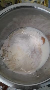 自制肉松小餐包做法图解2)