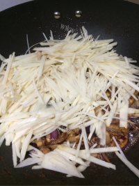 好吃的土豆丝炒肉做法图解5)