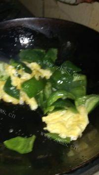 家常菜青椒炒鸡蛋做法图解7)