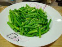 家常菜蒜薹炒肉做法图解6)