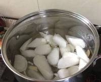 唇齿留香的萝卜鱼汤做法图解6)