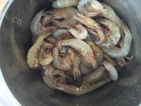 美味的油爆小黄海虾做法图解2)